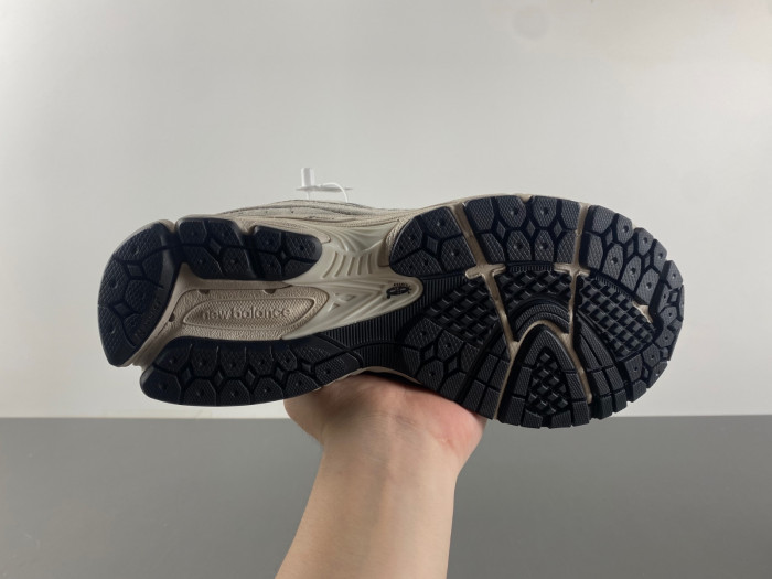 New Balance ML2002RC