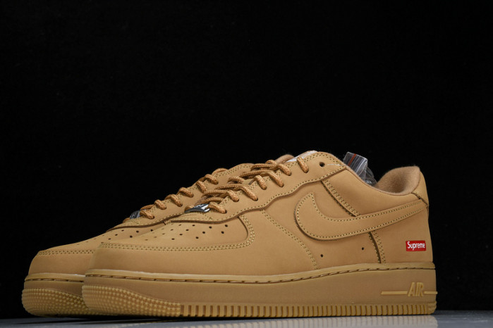 Svp*me x nike air force 1  “flax” dn1555-200