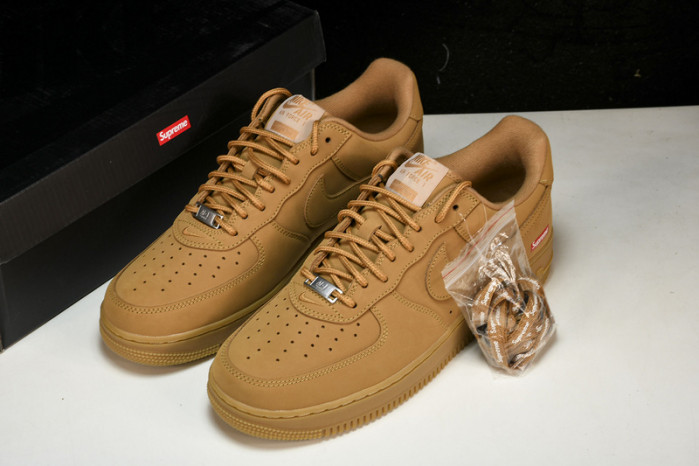 Svp*me x nike air force 1  “flax” dn1555-200