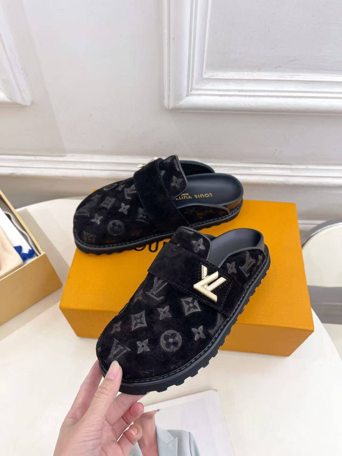 LV SLIPPERS