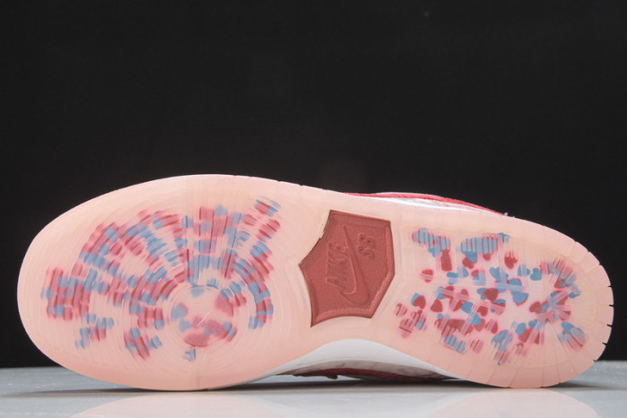 Nike SB Dunk Low StrangeLove Skateboards  CT2552-800