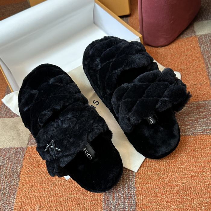 LV SLIPPERS