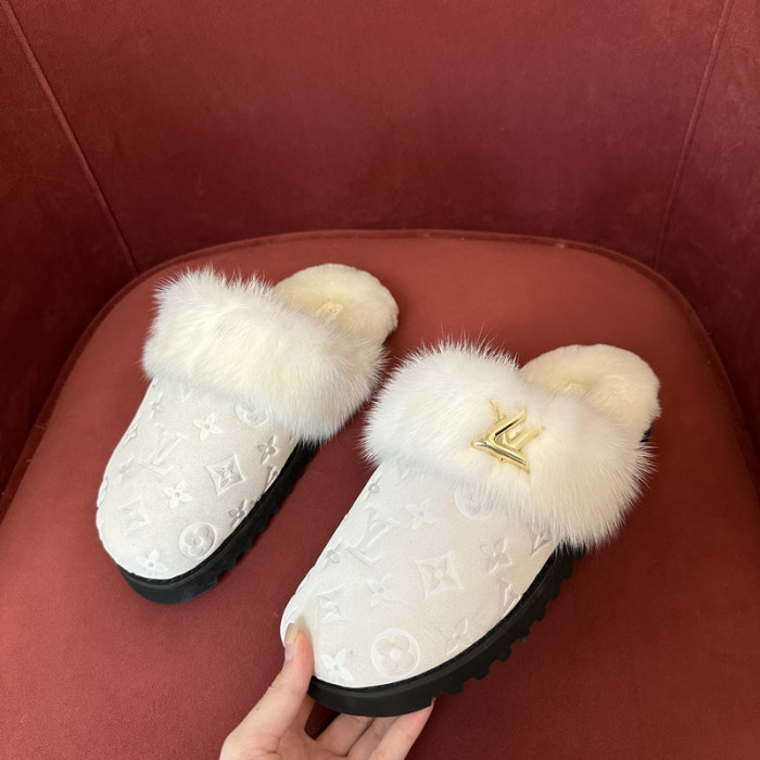 LV SLIPPERS