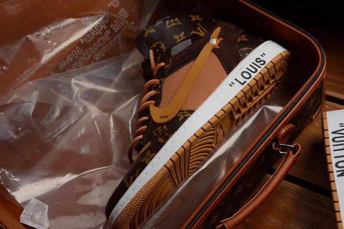 AIR JORDAN 1  AQ0818-158 (WITH CASE)