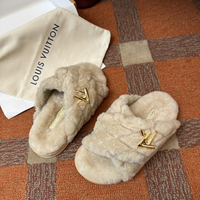 LV SLIPPERS