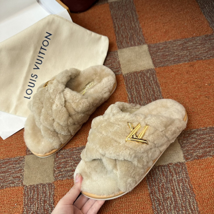 LV SLIPPERS