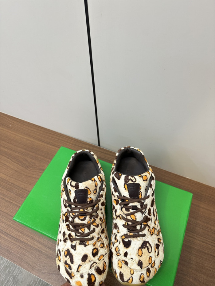 b0tt*ga Ven*ta orbit sneaker