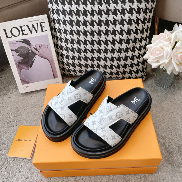 LV SLIPPERS