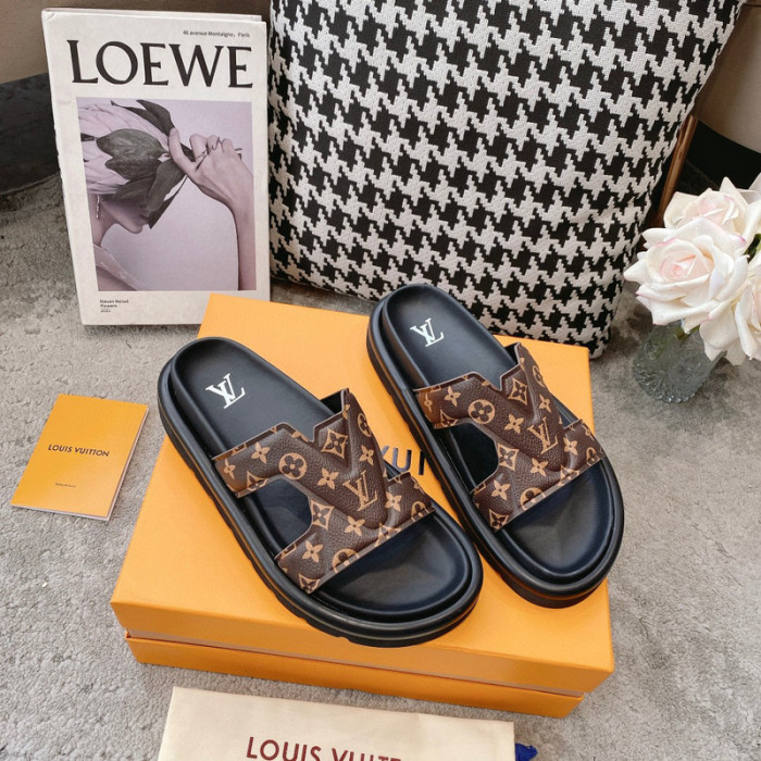 LV SLIPPERS