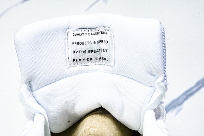 Air Jordan 11 Low “Igloo  AH7860-103