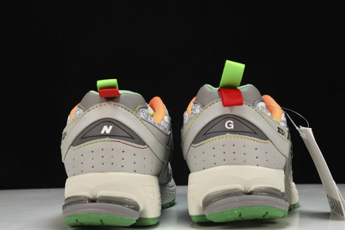 New Balance yeeshoes   ML2002RGD