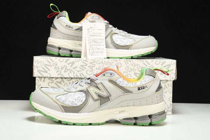 New Balance yeeshoes   ML2002RGD