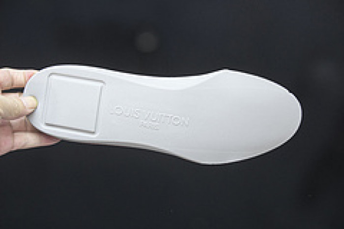 LV SNEAKER LOW YEE-012