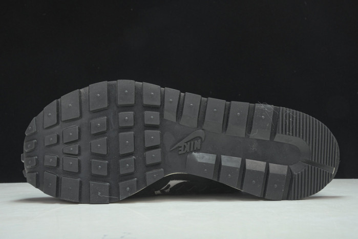 Sacai x Jean Paul Gaultier x Nk VaporWaffle DH9186-001