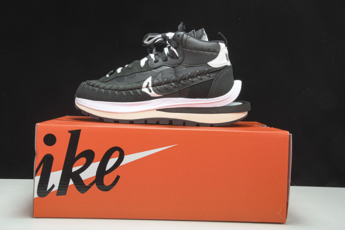 Sacai x Jean Paul Gaultier x Nk VaporWaffle DH9186-001