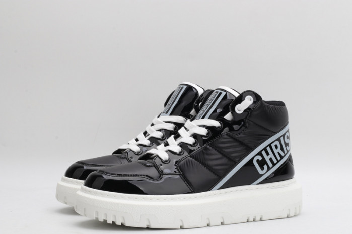 D10R B27 High Top Sneaker