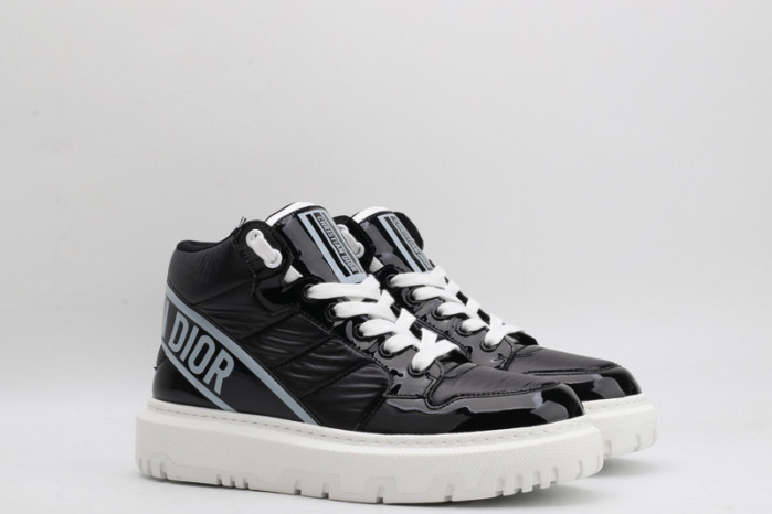 D10R B27 High Top Sneaker