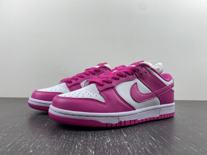 NIKE SB DUNK Low GS “Active Fuchsia  FJ0704-100