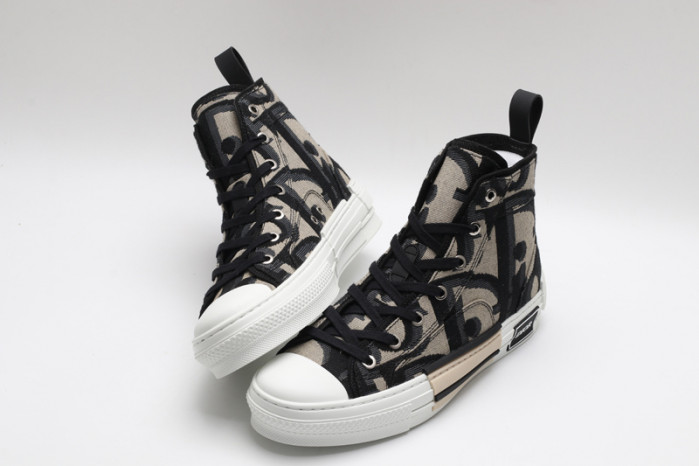 D10R B23 Oblique High Top Sneaker