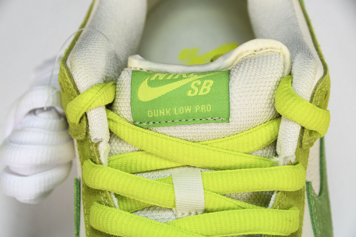 Nike Dunk Low "Green Apple"   DM0807-300
