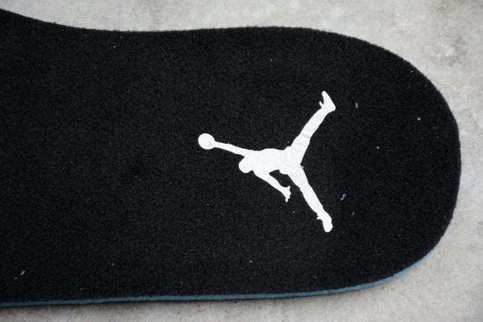 Jordan 11 Retro Low Barons  528895-010