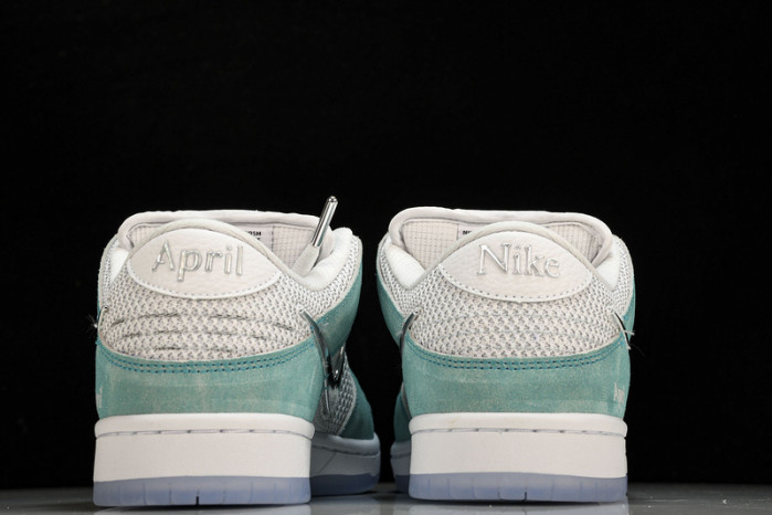 APRIL SKKATEBOARDS x nike SB Dunk Low  Turbo Green   FD2562-400