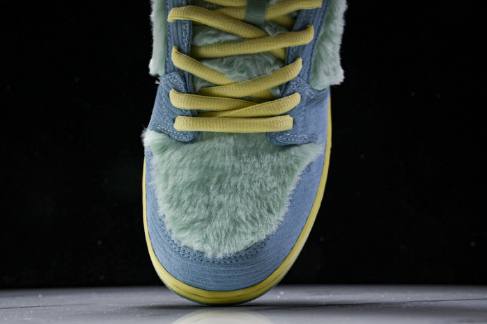 Verdy x Nike SB Dunk Low “Visty”  FN6040-400