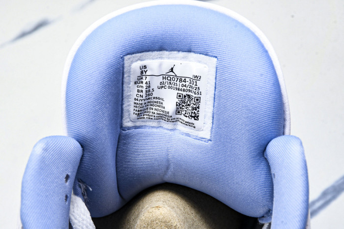 Air Jordan 3 "Cobalt Bliss"  HQ0784-101