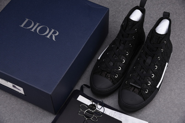 D10R B23 Oblique High Top Sneaker