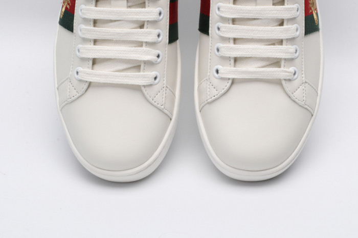 Gv*c ace embroidered low-top sneaker white with bee