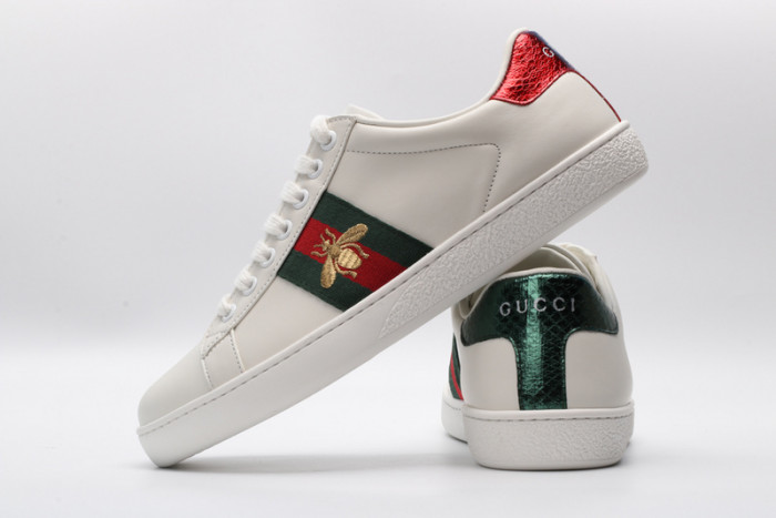 Gv*c ace embroidered low-top sneaker white with bee