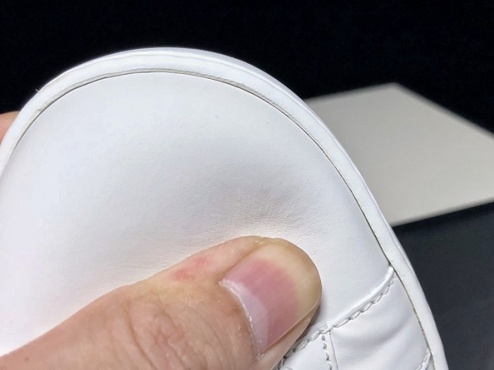 Gv*c ace embroidered low-top sneaker white with logo